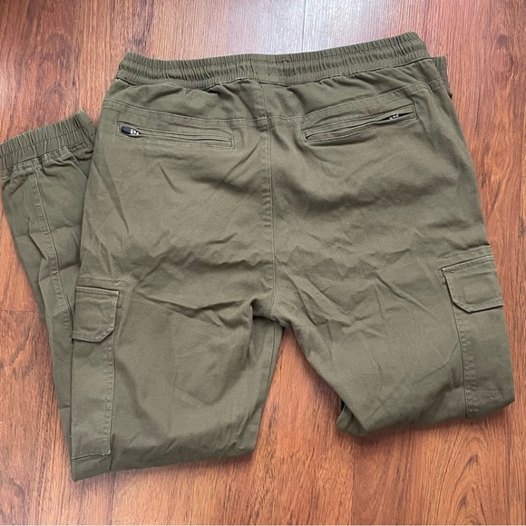 Cargos - Picture 4 of 4